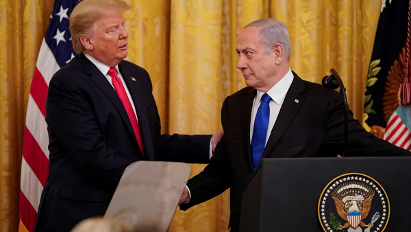 Presidente dos EUA, Donald Trump ao lado do primeiro-ministro de Israel, Benjamin Netanyahu (Foto: Reuters)