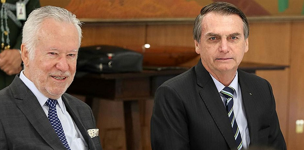 Jornalista Alexandre Garcia ao lado do presidente Jair Bolsonaro (Foto: Reprodução)