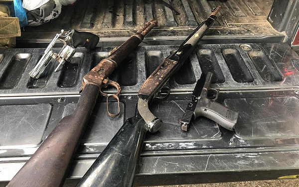 Armas foram encontradas em imóvel onde estava Adriano (Foto: Divulgação| SSP)