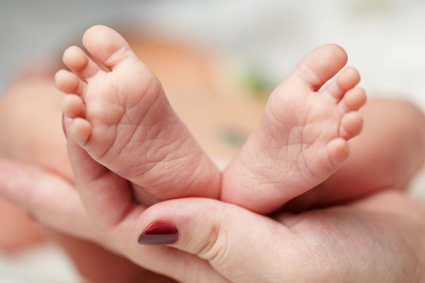 Suspeita é que um primo do bebê tenha cometido o crime (Foto: Reprodução)