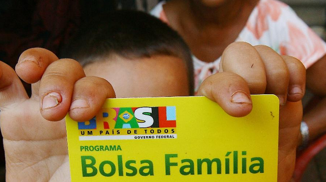 Desde junho, o número de famílias que vêm sendo incluídas no Bolsa Família despencou (Foto: Reprodução)