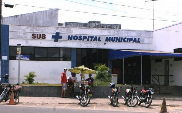 Hospital Municipal da cidade recebeu crianças, mas algumas foram transferidas para Salvador (Foto: Reprodução)