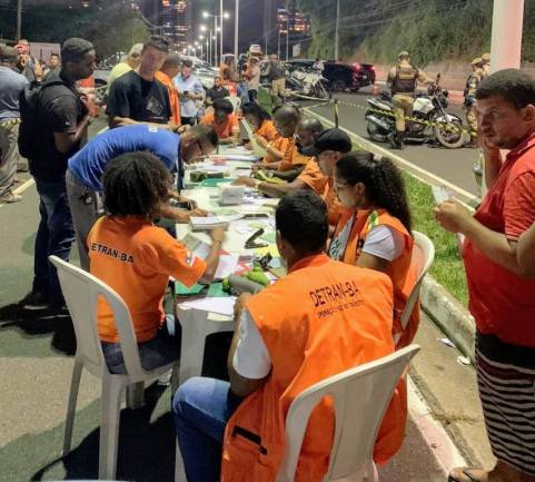 Durante a operação do Detran-BA, um Polo Sedan que havia sido roubado no município de Camaçari, em 2011, foi flagrado com placa falsa - Foto: Divulgação