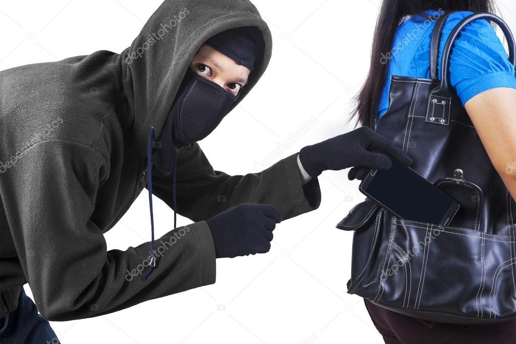 Este ano, foram 101 casos de furtos, ações ilícitas sem violência, em comparação aos 98 registros de 2019, conforme a SSP - Imagem ilustrativa