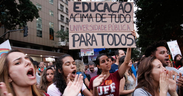Manifestação a favor da educação (Foto: Reprodução)