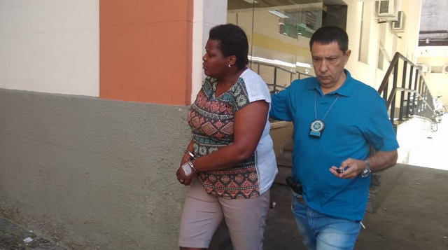 Claudete Maria Rosa da Silva inventou que havia retornado de uma viagem a Hong Kong, província autônoma da China, só para conseguir prioridade no atendimento (Foto: Reprodução)