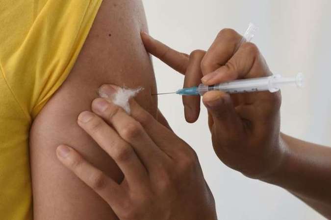 Ministro da Saúde afirmou que o grupo de pessoas com direito à vacina deve ser ampliado, mas não antecipou quais populações serão incluídas