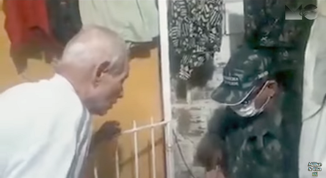 Filho julgou que dessa forma seu pai talvez obedecesse a recomendação das autoridades de saúde na prevenção da Covid-19 (Foto: Print | YouTube)