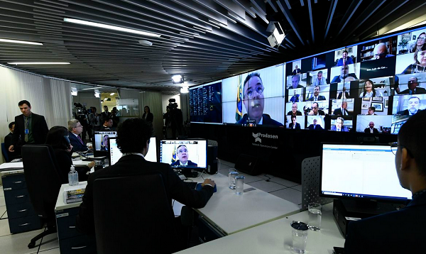 O auxílio é voltado aos trabalhadores informais (sem carteira assinada), às pessoas sem assistência social e à população que desistiu de procurar emprego (Foto: Jane de Araújo | Agência Senado)