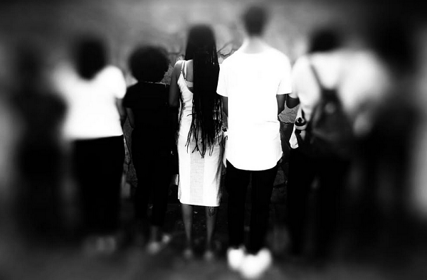 Alguns dos alunos da Escola, que denunciam temor com a possibilidade de não terem seus Certificados ao final do curso, por impedimento legal da entidade imposto pelo Conselho Estadual de Educação (CEE) (Foto: Cedida)