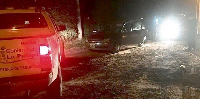 Dupla estava em um carro quando abordada pelos agentes de segurança (Foto: Reprodução)