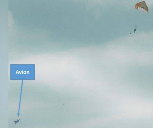 O aposentado foi ejetado a uma altitude de quase 800 metros, perdendo o capacete no processo (Foto: Reprodução)