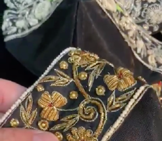 Há modelos com pedras, cristais e até fios banhados de prata ou ouro (Foto: Reprodução)
