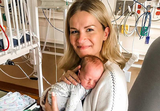 Angela apresentou os primeiros sinais do vírus quando estava com 33 semanas de gestação (Foto: Reprodução)