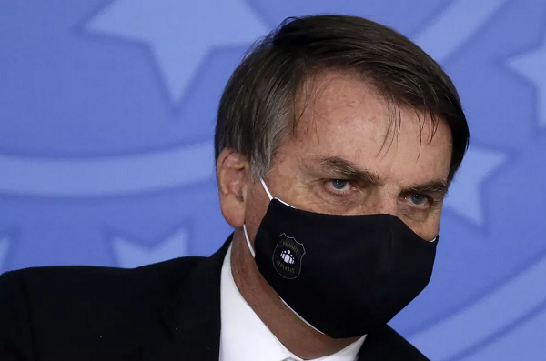 O presidente Jair Bolsonaro, nesta sexta (15), durante evento no Palácio do Planalto (Foto: Eraldo Peres | AP)