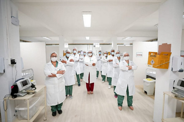 Centro é composto por uma equipe multiprofissional com médicos, enfermeiros, técnicos de enfermagem, psicólogos, fisioterapeutas, terapeutas ocupacionais, equipe de higienização e administração (Foto: Reprodução | Ascom | PMC)