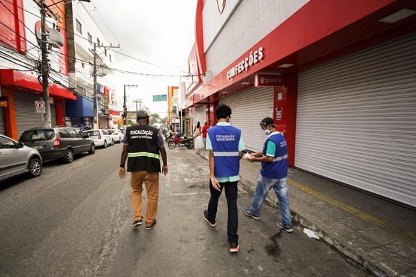 Fiscalização para verificar o cumprimento das medidas instituídas no combate ao avanço da Covid-19 (Foto: Reprodução | ASCOM | PMC)