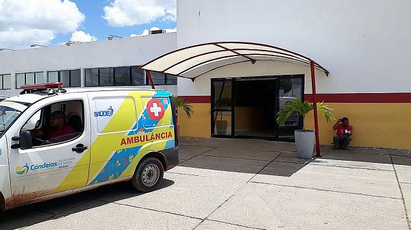 Diretora administrativa do Hospital Ouro Negro e um técnico de enfermagem da unidade foram exonerados pela Prefeitura de Candeias (Foto: Bruno Wendel | Arquivo CORREIO)