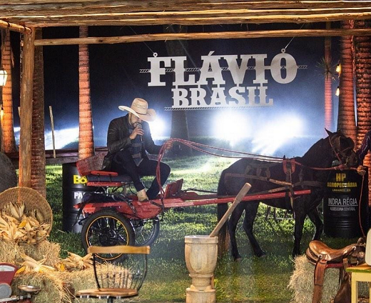 O sertanejo de Planaltina, no Distrito Federal, chegou para apresentação em uma charrete (Foto: Reprodução)