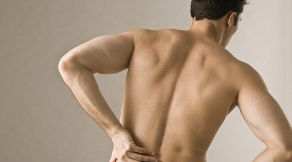 Aumento da incidência de dores nas costas pode estar ligado a aspectos associados ao isolamento social (Foto: Reprodução)