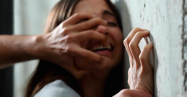 Mulher procurou a delegacia para registrar. Suspeito foi preso por estupro (Foto: Reprodução)