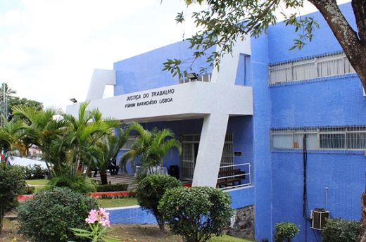 Fórum Barachísio Lisboa da Justiça do Trabalho em Camaçari (Foto: Reprodução)