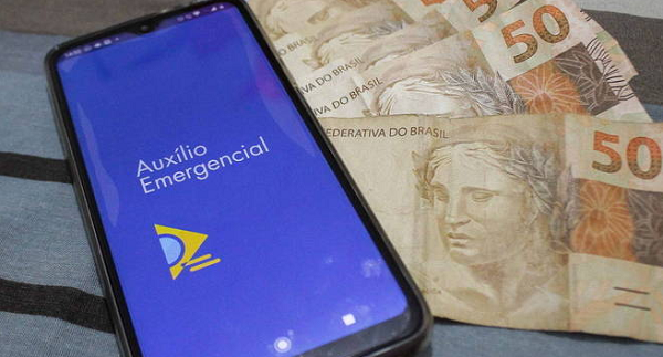 O auxílio foi uma das estratégias para combater a crise econômica trazida pela pandemia de covid-19 (Marcos Lacerda | AM Press & Images | Estadão Conteúdo)