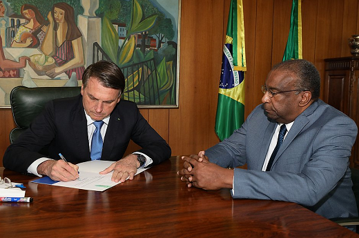 Jair Bolsonaro, assinou despacho que torna sem efeito a nomeação do professor Carlos Alberto Decotelli para o cargo de ministro da Educação (Foto: Marcos Corrêa | PR)