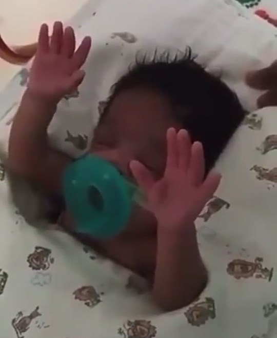 '(...)Dos lábios das crianças e dos recém-nascidos firmaste o teu nome como fortaleza, por causa dos teus adversários, para silenciar o inimigo que busca vingança'. (Salmos 8:2) - Foto: Google