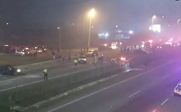 Fumaça causou um engavetamento entre 22 veículos (Foto: Reprodução | Twitter)