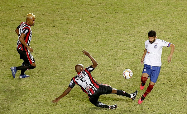 Atlético de Alagoinhas e Bahia não passaram de um empate sem gols no estádio de Pituaçu (Foto: Reprodução)
