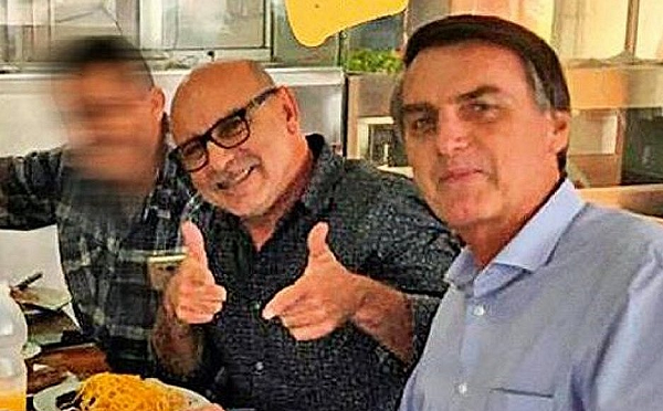 Queiroz é suspeito de comandar um esquema de 'rachadinha' no gabinete do filho do presidente (Foto: Reprodução)