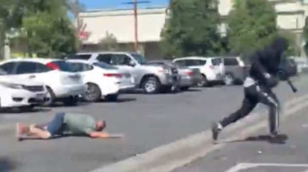 Assalto em Huntington Park, nos Estados Unidos (Foto: Reprodução | KTLA TV)