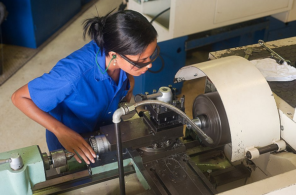 São 3.150 vagas voltadas para pessoas de baixa renda, com idade a partir de 15 anos e ensino médio incompleto (Foto: Divulgação | João Alvarez | Fieb)