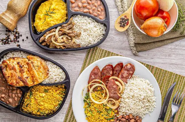 Pratos brasileiros: os favoritos nacionais, como arroz, feijão e alface, acumulam altas de dois dígitos nos preços (Foto: Uber Eats | Divulgação)