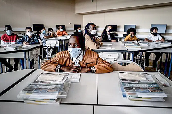 Na terça-feira, 12,4 milhões de alunos iniciaram o ano letivo na França (Foto: Jeff Pachoud | AFP)