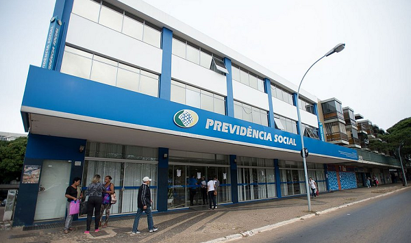 Na primeira fase de reabertura, no entanto, somente os atendimentos agendados previamente serão realizados nas agências (Foto: Reprodução)