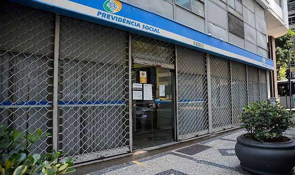 A entidade resiste a retomar os trabalhos presenciais sob a alegação de falta de condições sanitárias contra a covid-19, o que o governo nega (Foto: Reprodução)