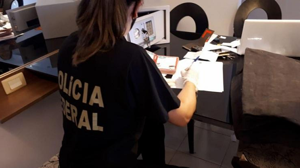 São cumpridos mais de 50 mandados de prisão e de busca e apreensão em cinco estados e no Distrito Federal (DF) (Foto: Reprodução)
