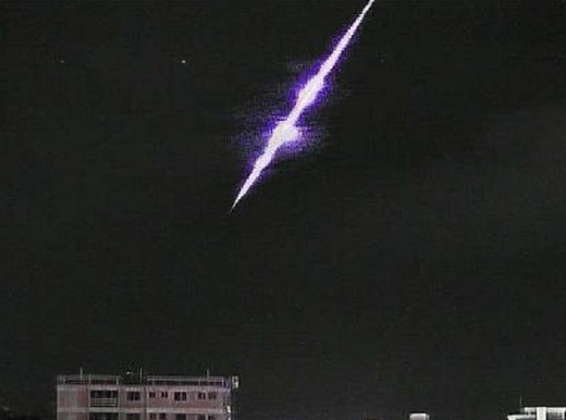 Em várias cidades há relatos de luminosidade forte seguida por estrondo (Foto: Reprodução)