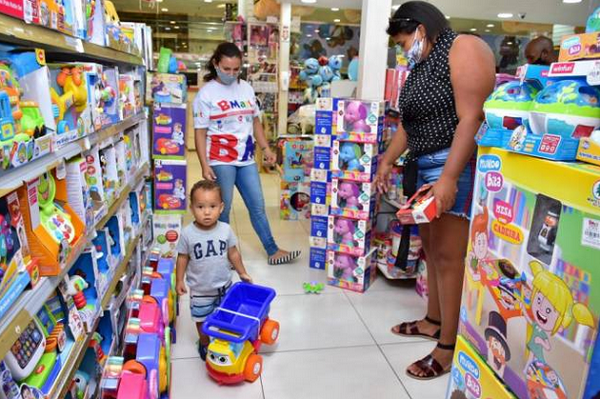 A pesquisa aponta também que a maior parte dos entrevistados, mesmo comprando presentes, tem intenção de moderar as despesas neste Dia das Crianças (Foto: Reginaldo Ipê | Tribuna da Bahia)