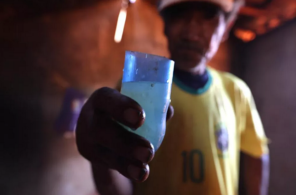 Água fornecida para trabalhadores na Bahia era amarelada e sem tratamento (Foto: Divulgação | Subsecretaria de Inspeção do Trabalho)