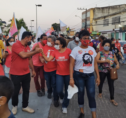 Comitiva de Ivoneide Caetano (PT) percorreu as ruas dos bairros Gleba B e Natal (Foto: Redação | CFF)