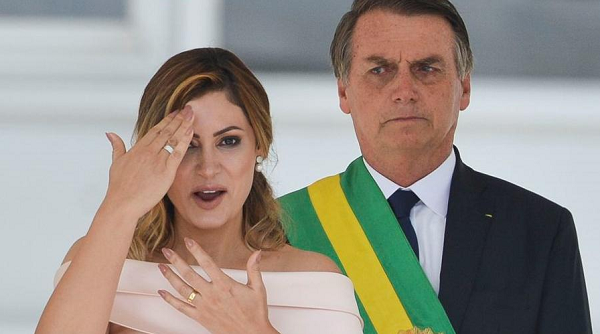 Entre as transações de Queiroz, até o momento se sabia de repasses que somavam R$ 24 mil para a mulher do presidente (Foto: Reprodução)