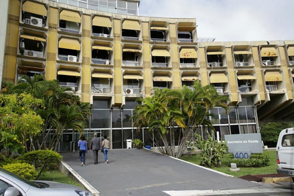 Agentes da PF investigam na Sesab suposto desvio de hospital em Juazeiro (Foto: Reprodução)