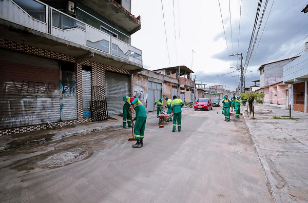 As ações estruturais se concentraram na limpeza das ruas e retirada da água das casas (Foto: Tiago Pacheco)