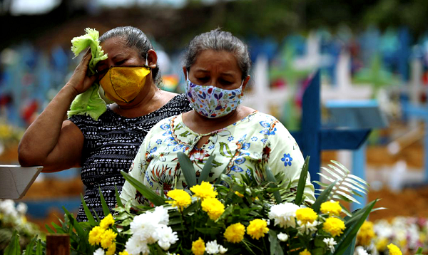 As características das perdas durante a pandemia de covid-19 são mais difíceis porque ocorrem em cenário de solidão e com apoio social limitado (Foto: Reuters | Bruno Kelly | Direitos Reservados)