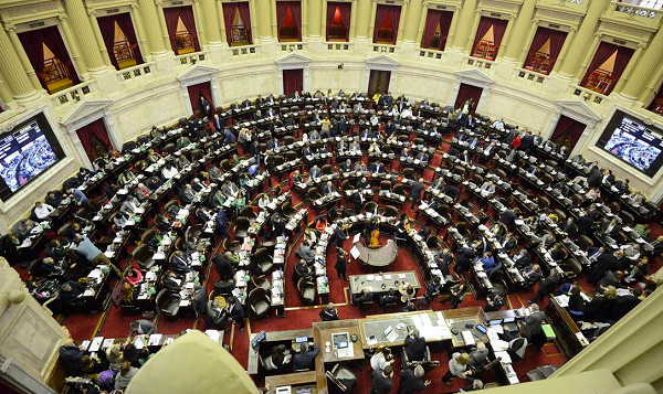 Ideas opostas dentro de cada partido marcam debate sobre aborto na Argentina (Foto: Arquivo EFE | Direitos reservados)