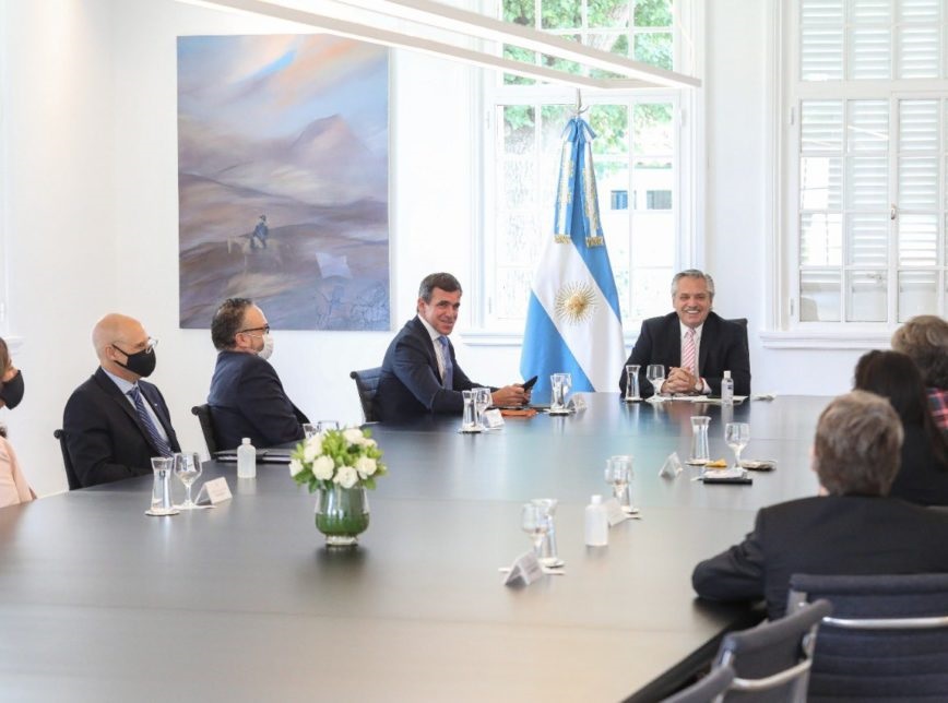 Registro da reunião do presidente da Argentina, Alberto Fernández, com o representante da Ford no país, Martín Galdeano, realizada por vídeo-conferência na tarde de 3ª (01.dez.2020)Foto: Divulgação Twitter