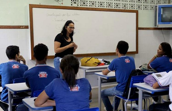 Aulas nas unidades de ensino das redes públicas e privadas seguem suspensas (Foto: Reprodução)